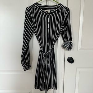 Black white belted dress